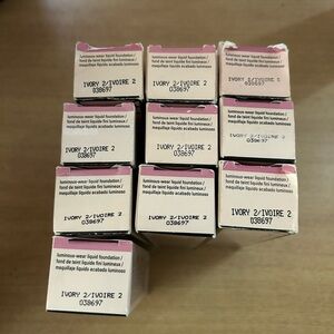 Mary Kay Luminous-Wear Liquid Foundation - Ivory 2